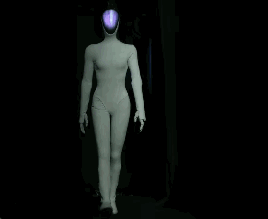 何小鹏在广州迎来了人生的高光时刻，小鹏的人形机器人IRON疑似真人藏在里面，走路