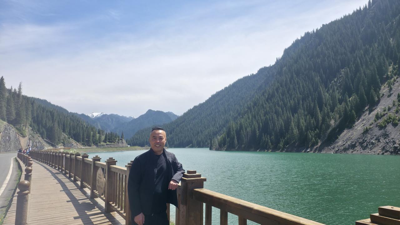 可以看看你们拍的新疆的照片嘛天山大峡谷这里的景色太美了。