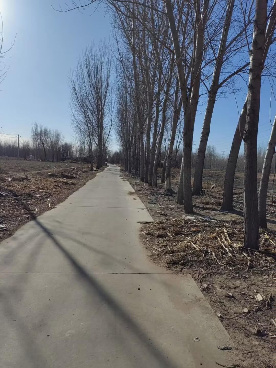 昨儿听亲戚说个事儿,心里头一直堵得慌,他们村有个15岁的姑娘,晚上喝药没了。