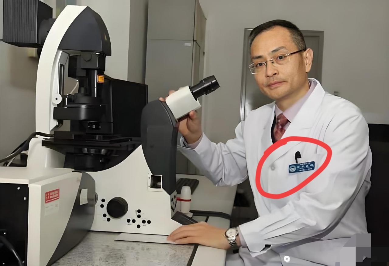 家人们，惊掉下巴！谁能想到xiao某事件竟意外捧出个“大赢家”，就是这位临近退休