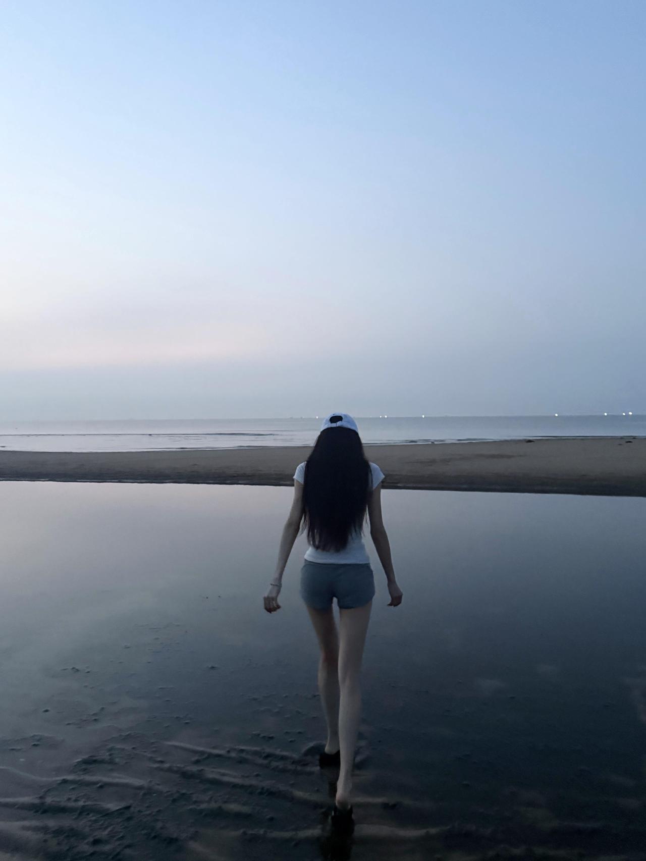 年轻人为什么越来越难结婚？答案可能就一个字：累。不是不想结，是结不