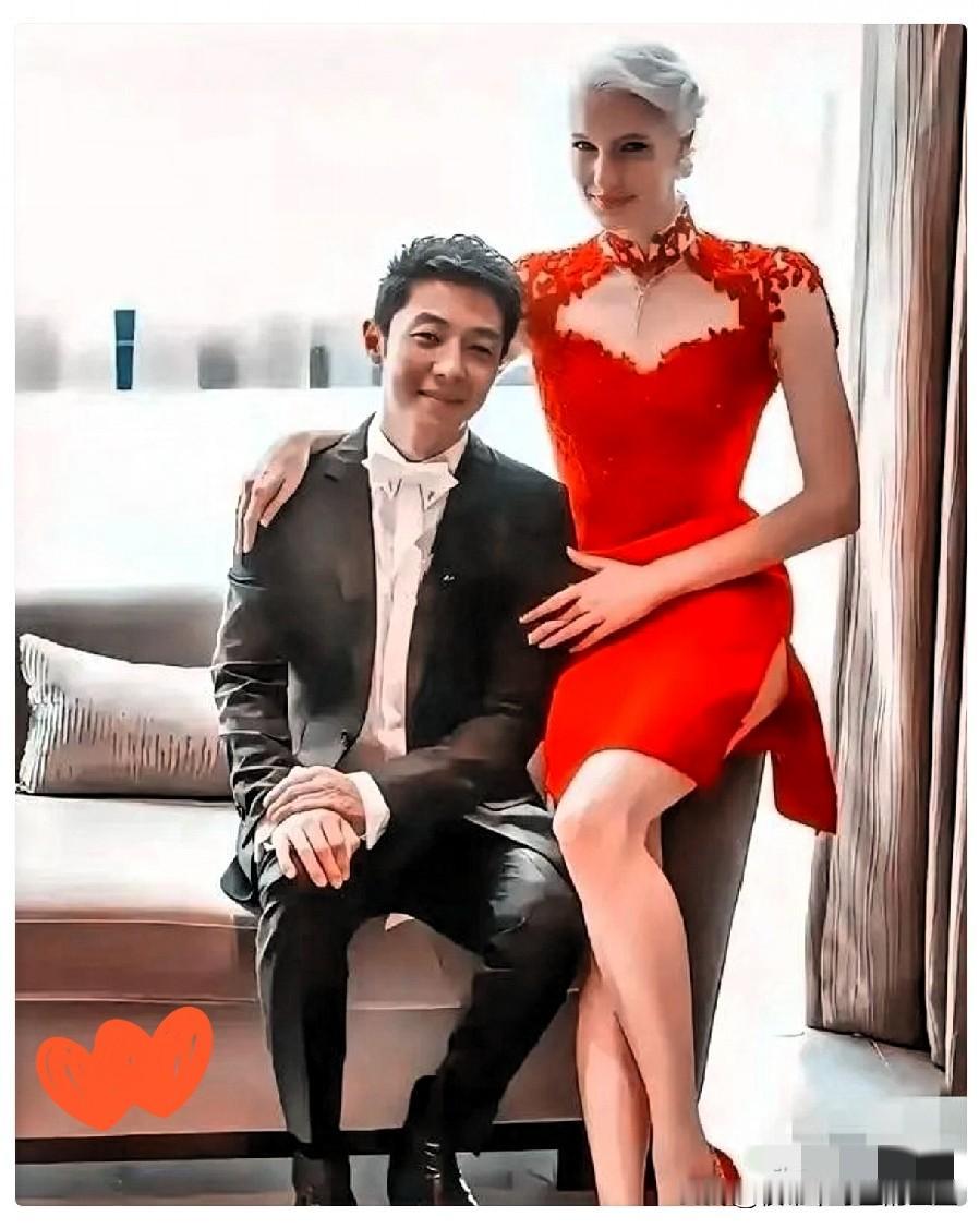 八年前亿万豪门千金李白执意要嫁给撒贝宁，甚至与父亲决裂，如今八年过去，彻底印证了