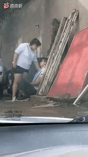 也不知道为什么，小哥好像已经放弃挣扎了[捂脸哭]