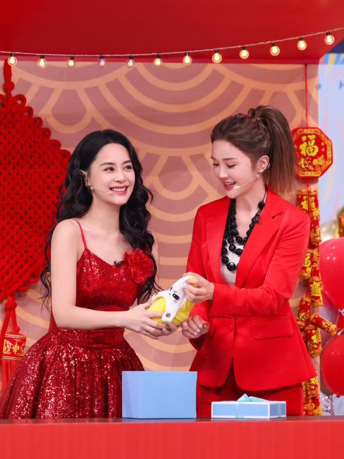 钟欣潼发文祝福蔡卓妍25年，Twins的双向奔赴从来不是说说而已