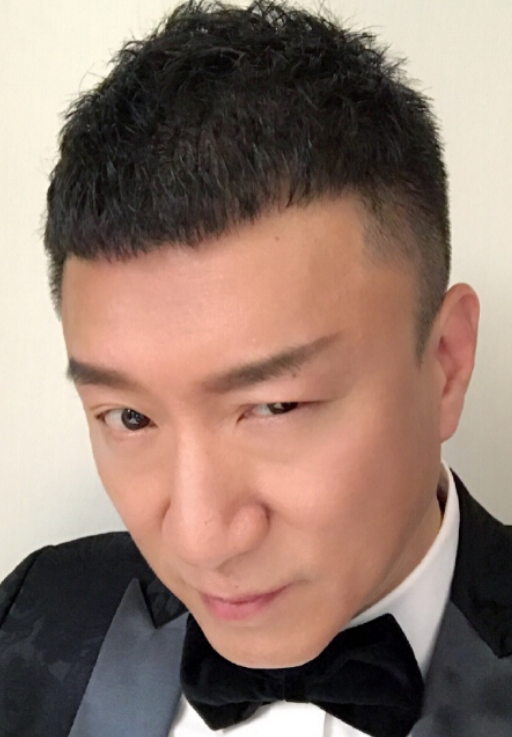 2010年，王全安筹拍《白鹿原》，邀请孙红雷出演黑娃，孙红雷伸出两根手指：“我的