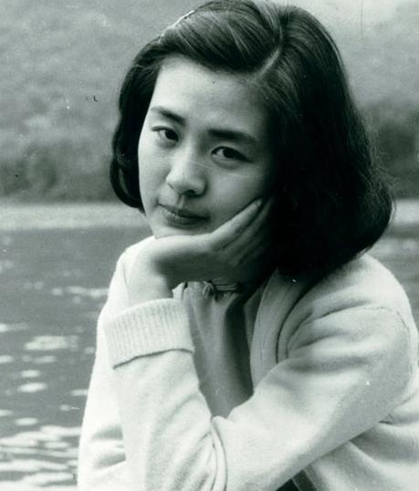 丛珊在法国躲了38年。62岁的她满头白发，每两个月飞一次巴黎，这一趟不为度假，只