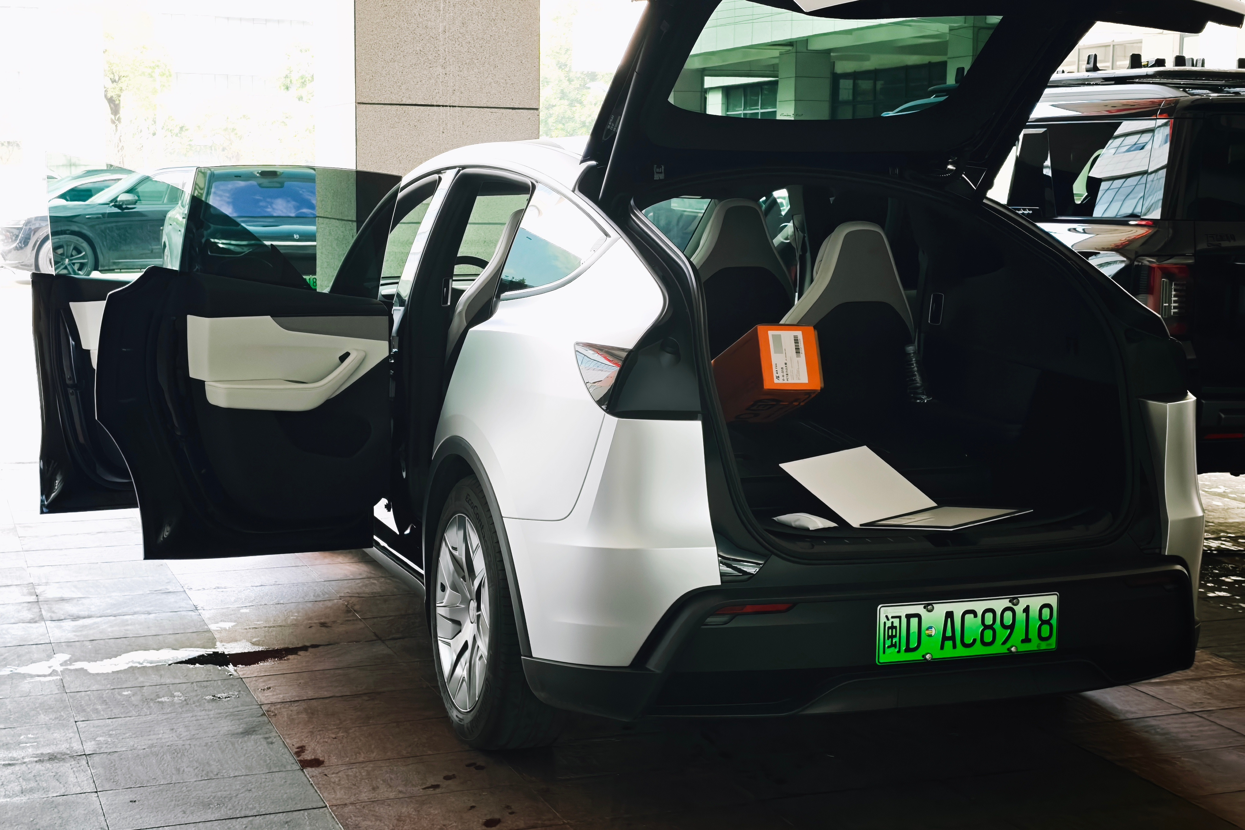 真有人买这个车哇，我到现在还不知道为什么要买7座的，真的能坐这么多人吗，有座位还