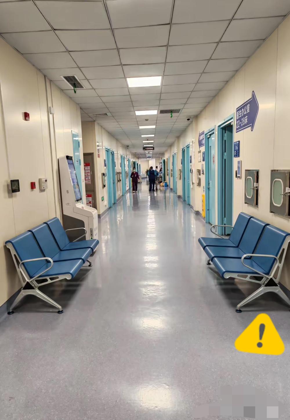 今早得知我妈闺蜜突然走了，54岁，前一晚还在大排档撸串喝酒，半夜就因重度胰腺炎没