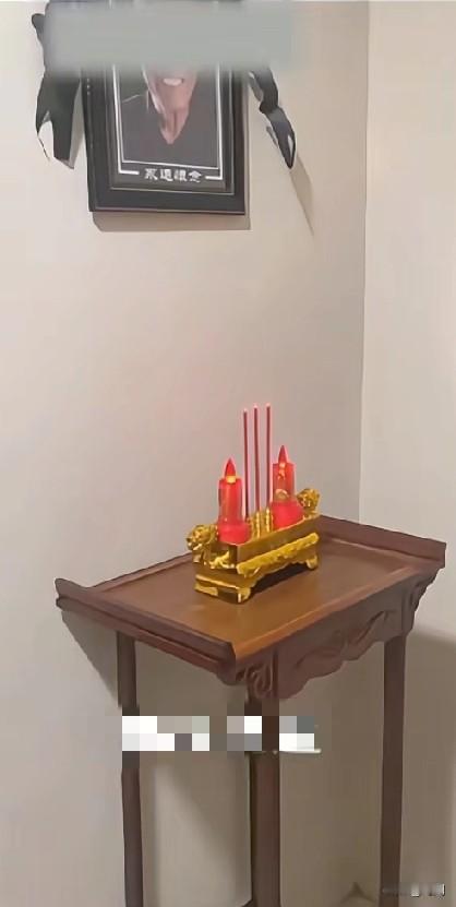 邻居常年在公共区域摆鞋架！男子忍无可忍…拿出爷爷遗照！竟将爷爷的遗照摆在楼道