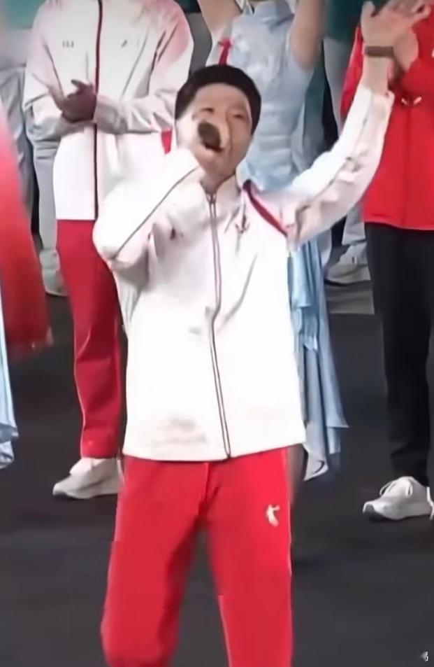 我们龙队心情太愉悦了，毕竟职业生涯最后一块缺失也填满了，没有遗憾了，圆满了，能不