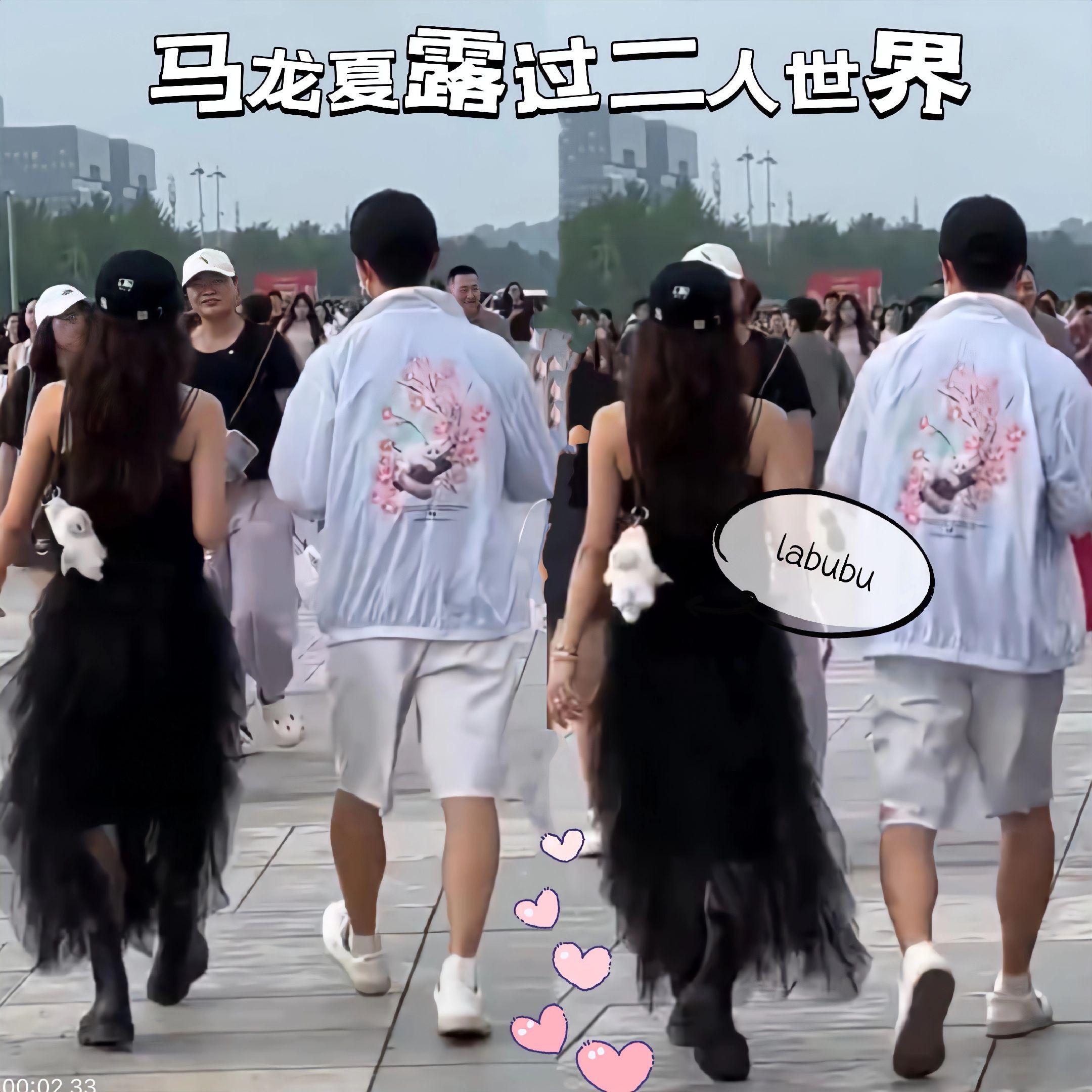 马龙夫妻俩看林俊杰演唱会，夏露打扮的很美。夏露一身黑色蛋糕裙特别仙，包...