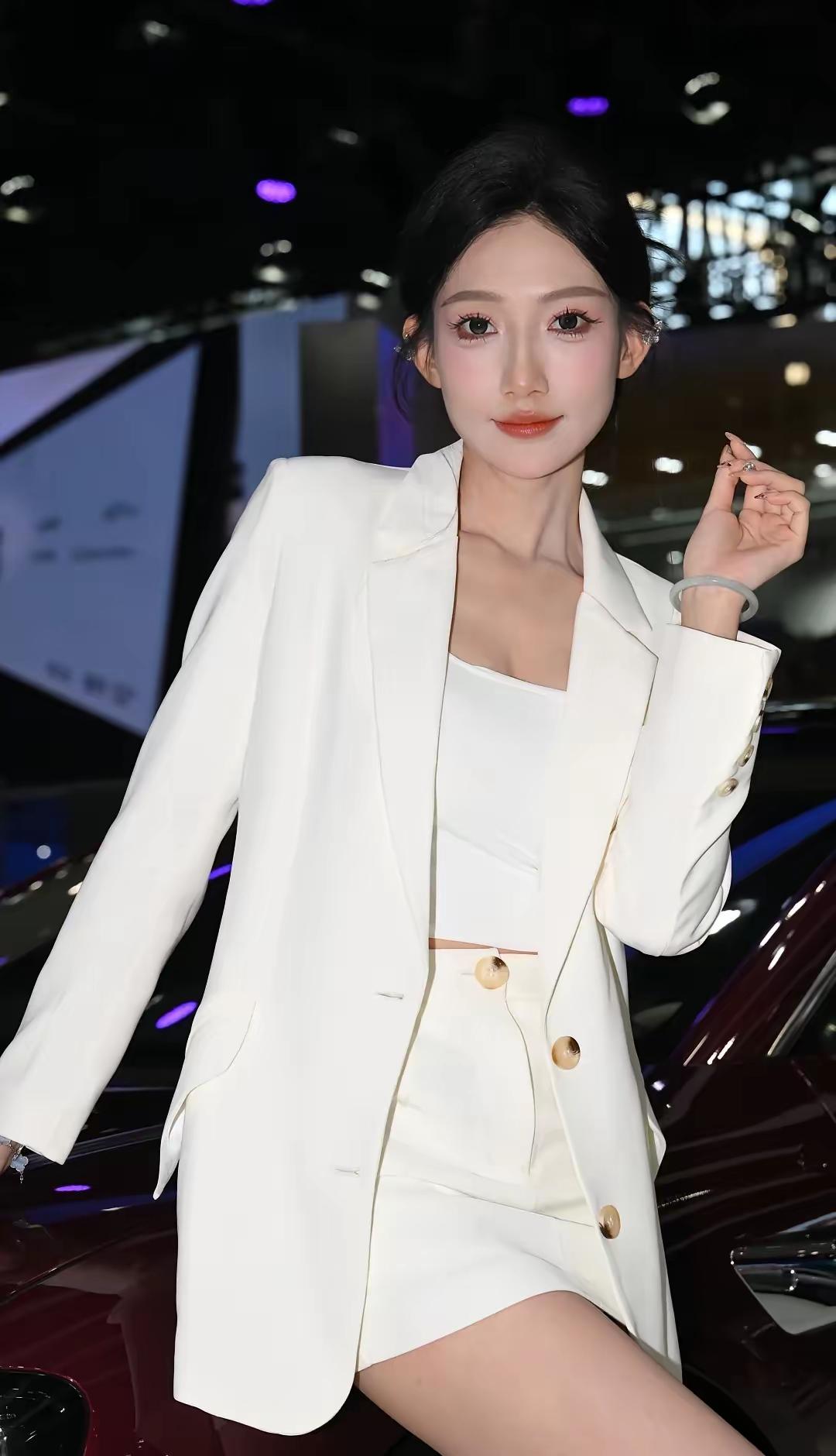 高端车模车展穿搭车展热辣女神最美车模你们喜欢的车模美女车模大瑞瑞