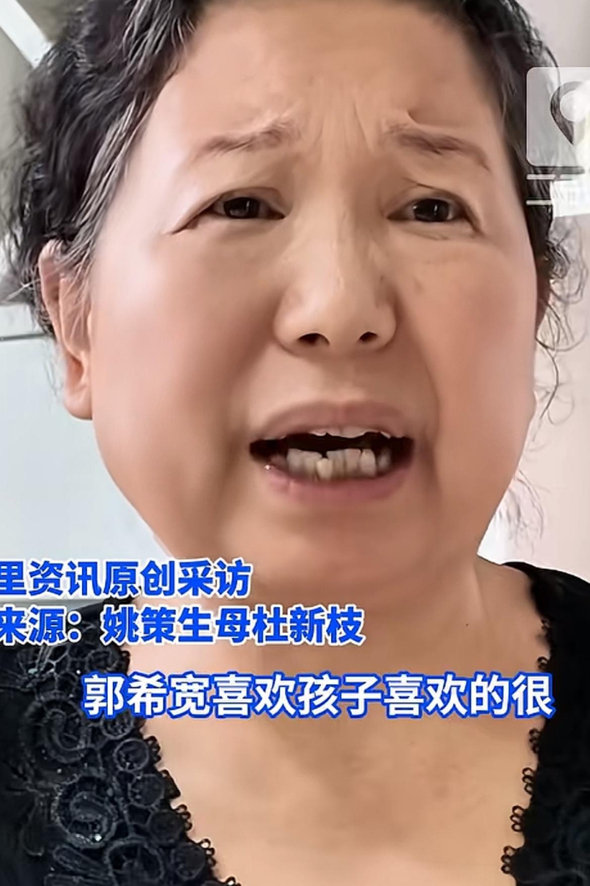 记者采访杜新枝，“杜女士，你对未来养老怎么计划？”老杜说，“现在没有心情考虑