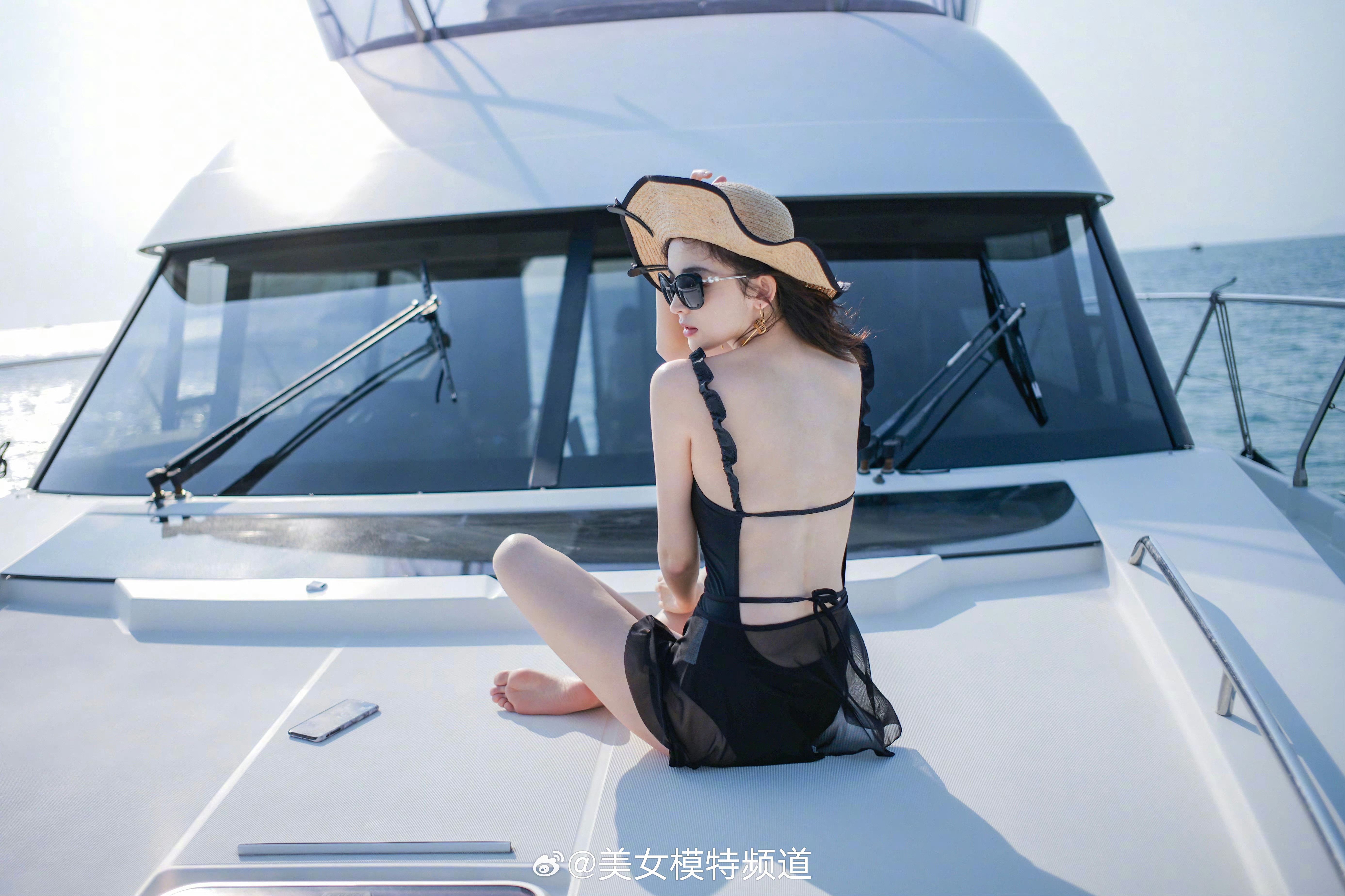 古力娜扎黑纱泳装