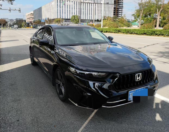 选车在买英诗派之前开的是大众，因为几个直系亲属已经买了本田，日产，丰田。所以当
