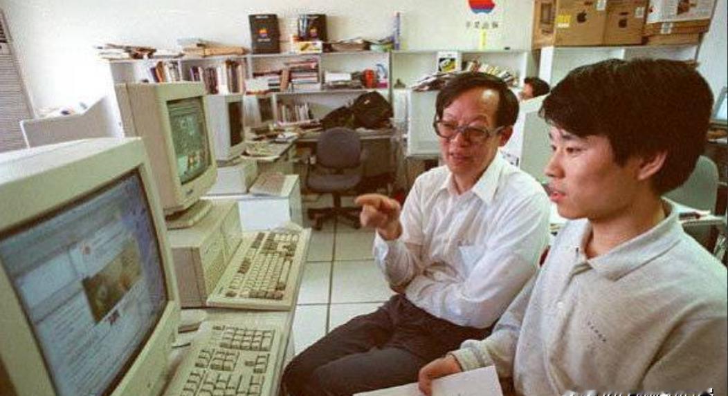 美国发明的计算机，内存只有几KB，美国专家“塞不进”3000多个汉字，导致中文面