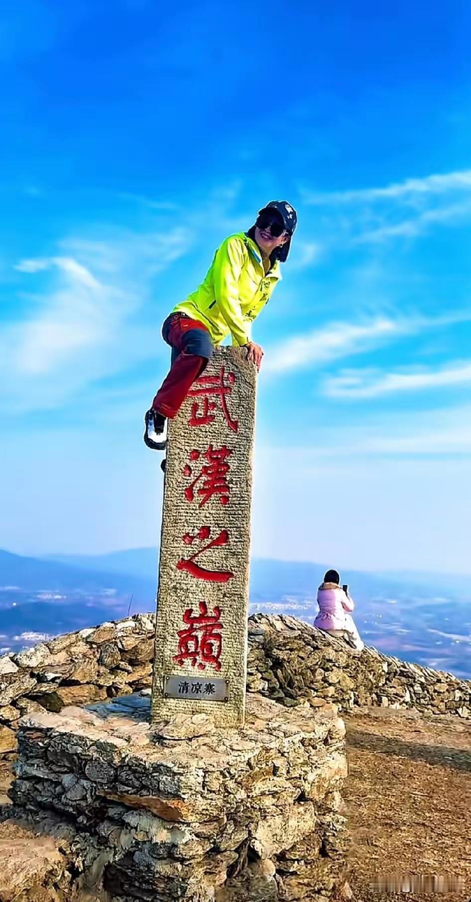 我认为用这样的打卡形式，是不是有点不妥吧。要是每个中国人都和你一样……[作揖]