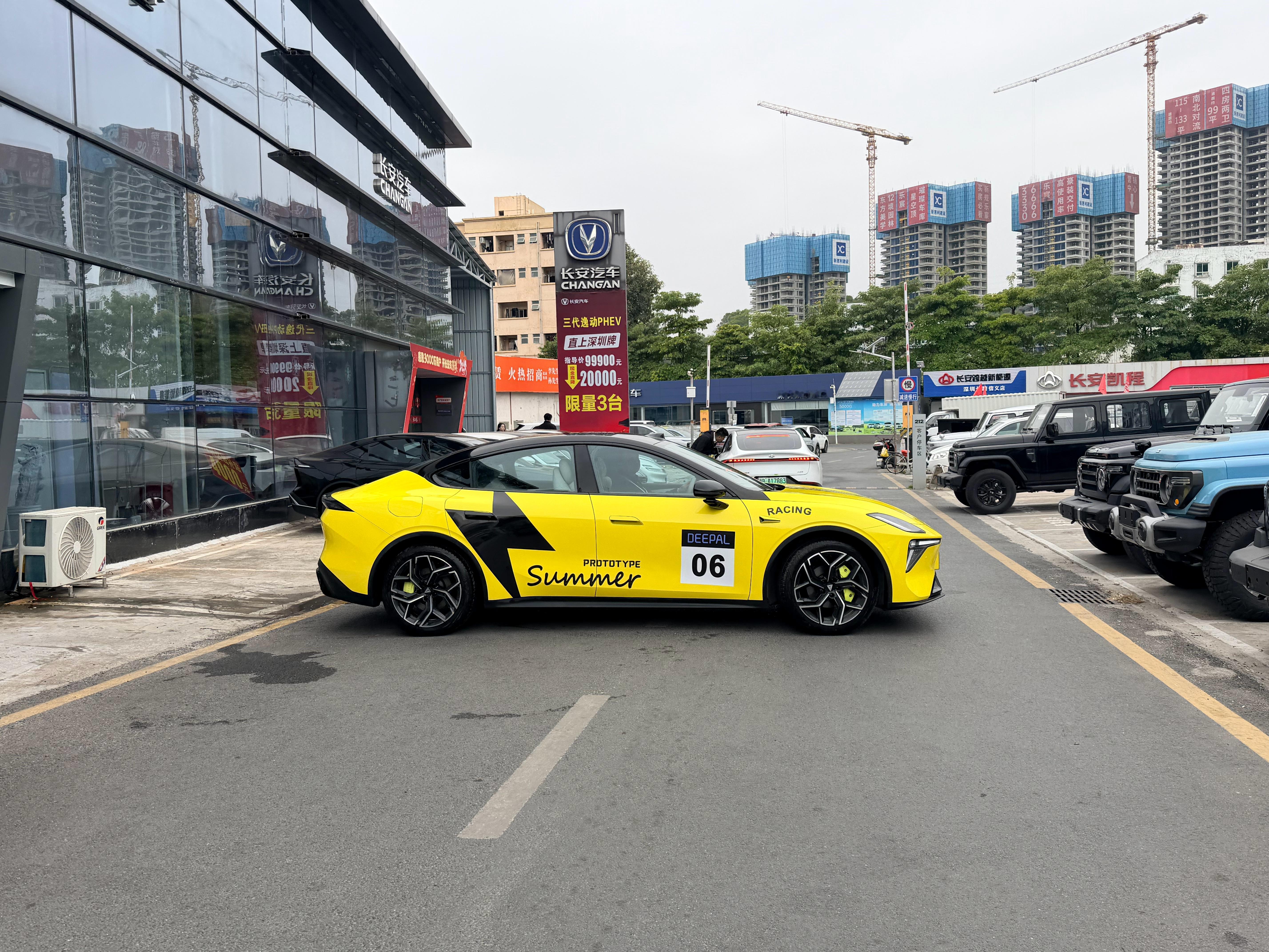 深蓝L06“曜夜疾电”涂装蛮帅蛮帅