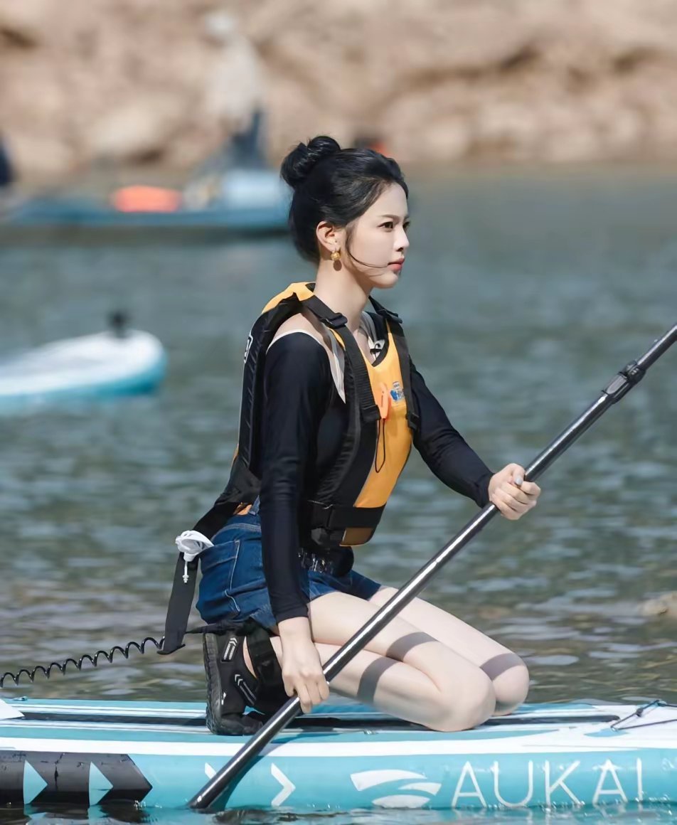 杨超越这腿部折叠度也太厉害了吧​​​