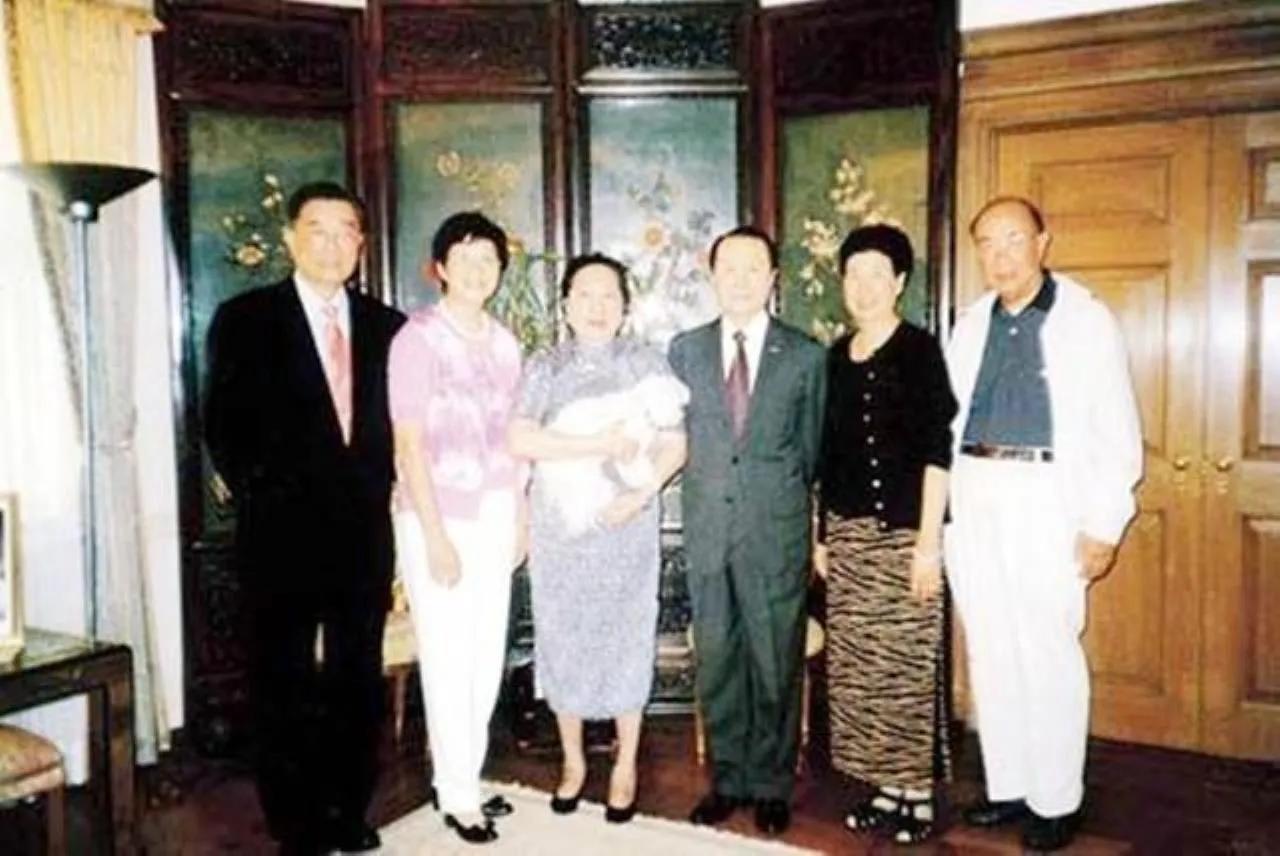 经济越糟糕，为什么有的人反而越能赚到钱，甚至暴富？这不是运气，这是规律。 巴