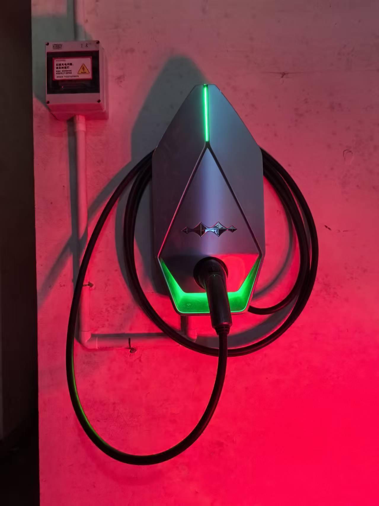 比亚迪虽迟但到的令人眼前一黑的设计本以为钛7是已经没有这种“特性”了，结果充