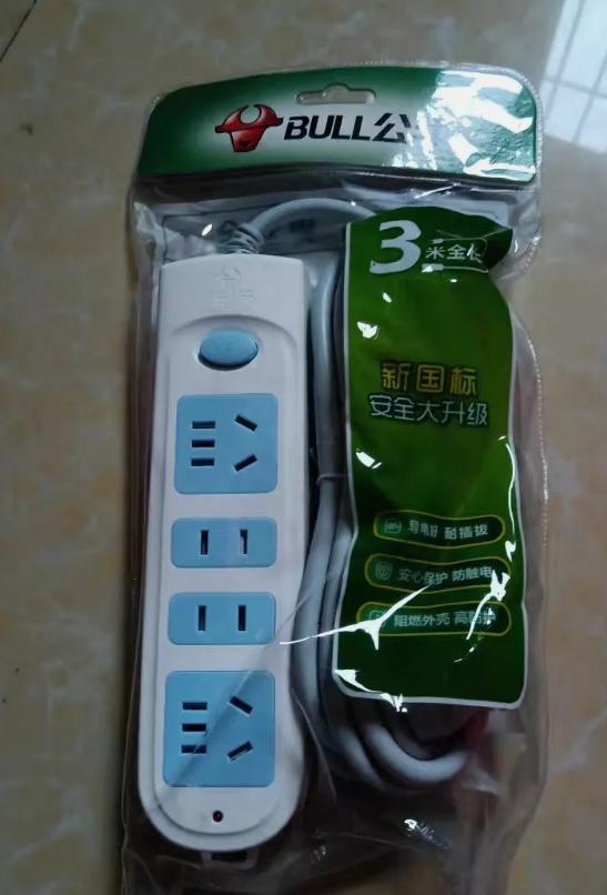 今天客户来店里买公牛插座，报价49元，客户说：网上19块，一大把。说：那你去网上