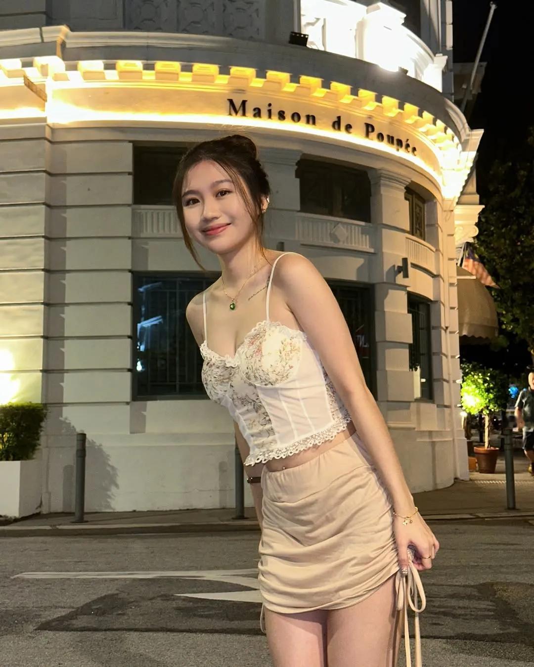 夜晚街拍，法式风情，甜美笑容，优雅气质