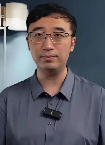 清北双料学霸找不到工作，月薪4千当老师年入百万，却因行善遭举报？谁能想到，