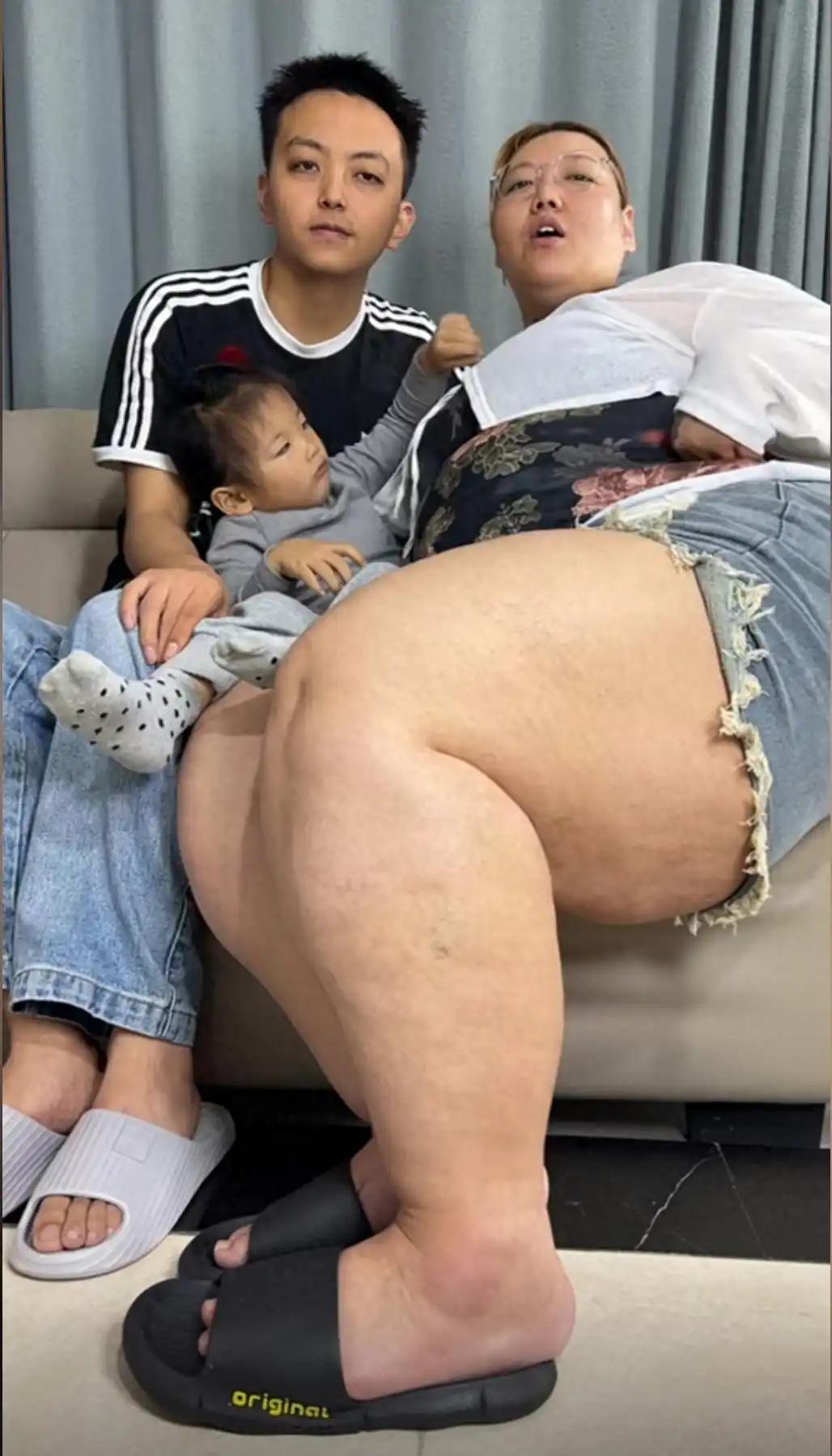 🌞贵州瘦小健身小伙遇上河北四百斤女生，二人确定关系前定下特殊约定，往后相处