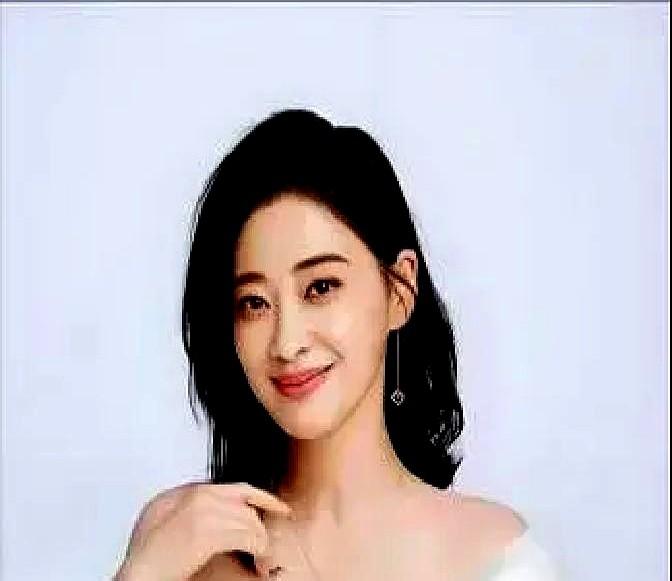 很多女人折腾半辈子，就是没活明白梅婷这事儿。前两任，一个导演叶大鹰，一个导演