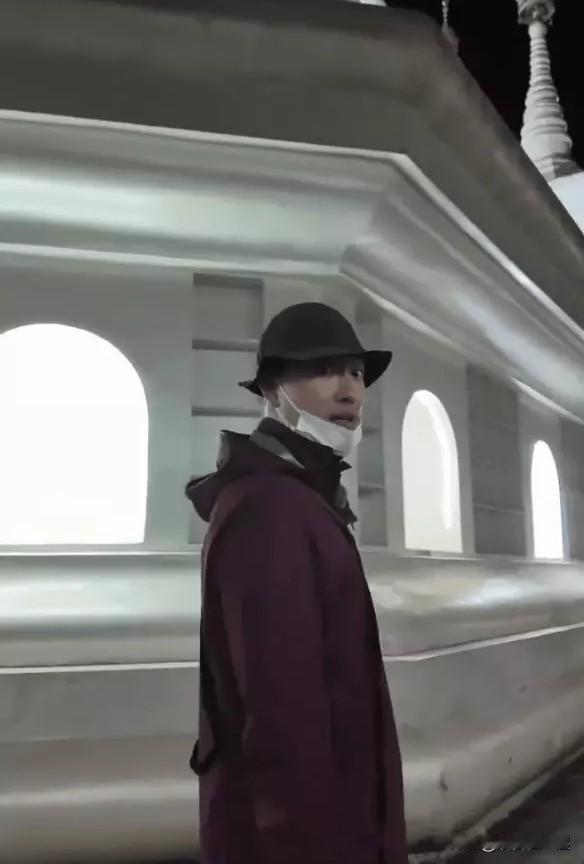 刘翔又上热搜第一了！1月16号，42岁的他通过社媒幽默回应移民美国的传言。视