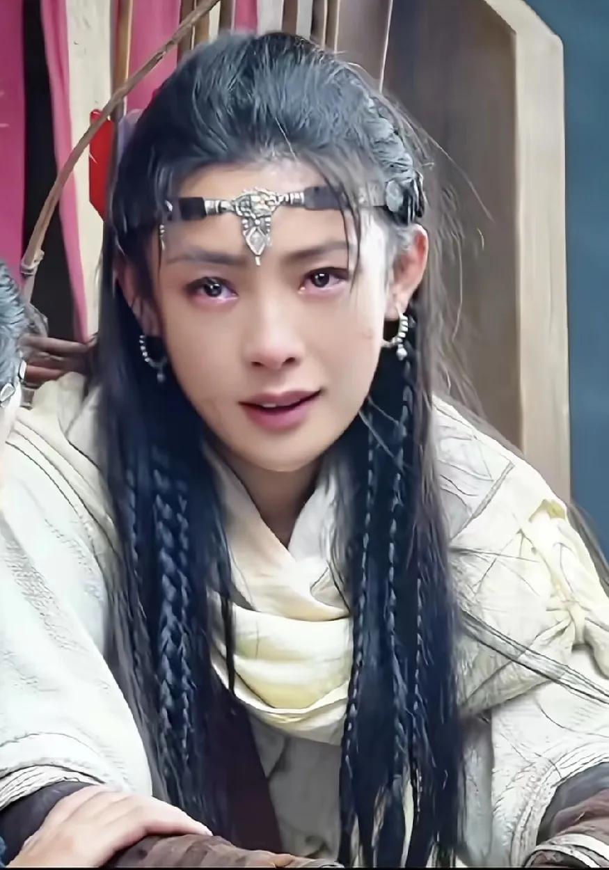 我闺蜜打赌说，起码有一半人冲陈丽君看的镖人。百度一下，陈丽君出生浙江，原来是越