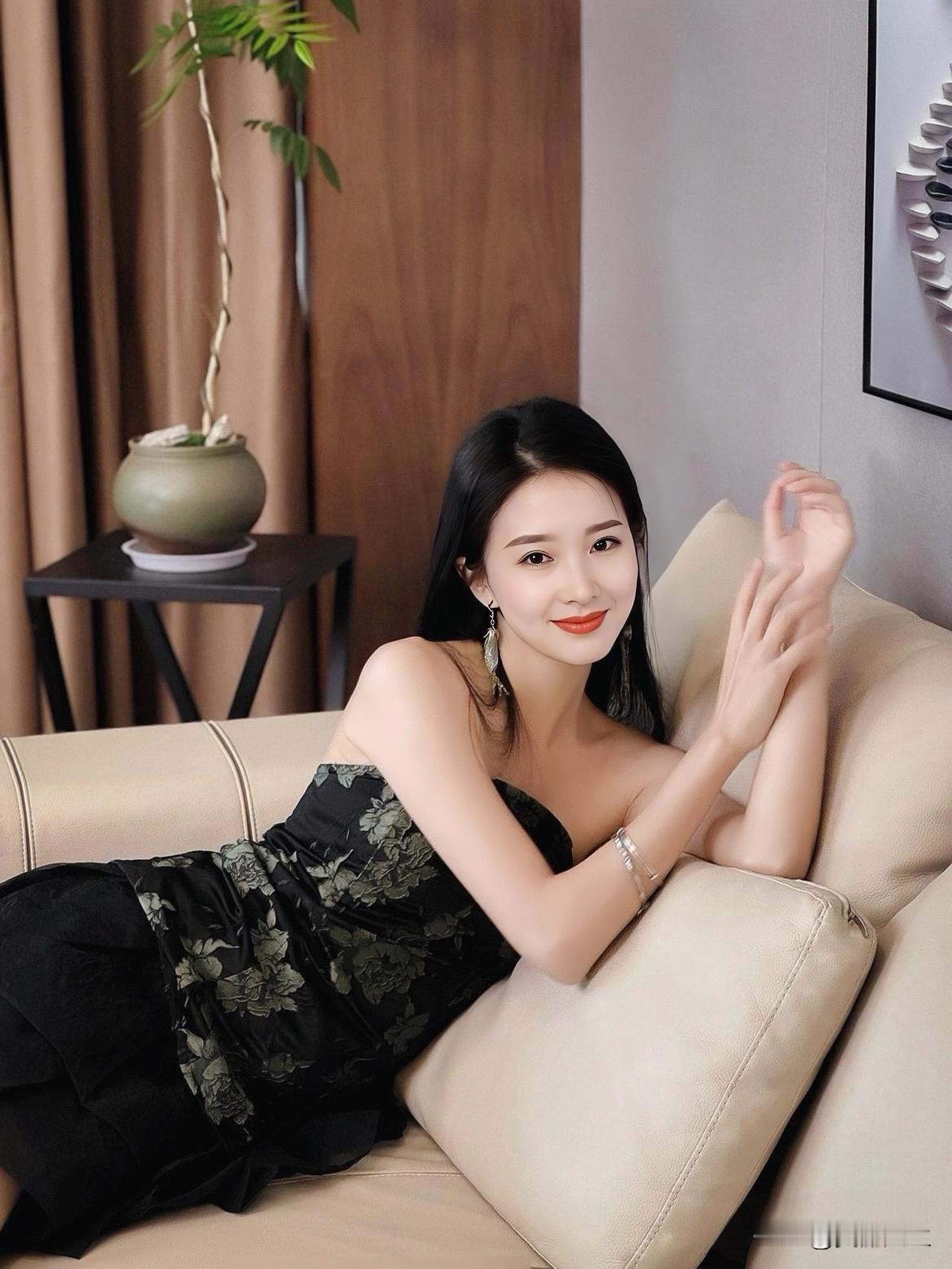 低头是人间的烟火抬头是世间的繁华​看看小蛮腰吹着珠江的风​