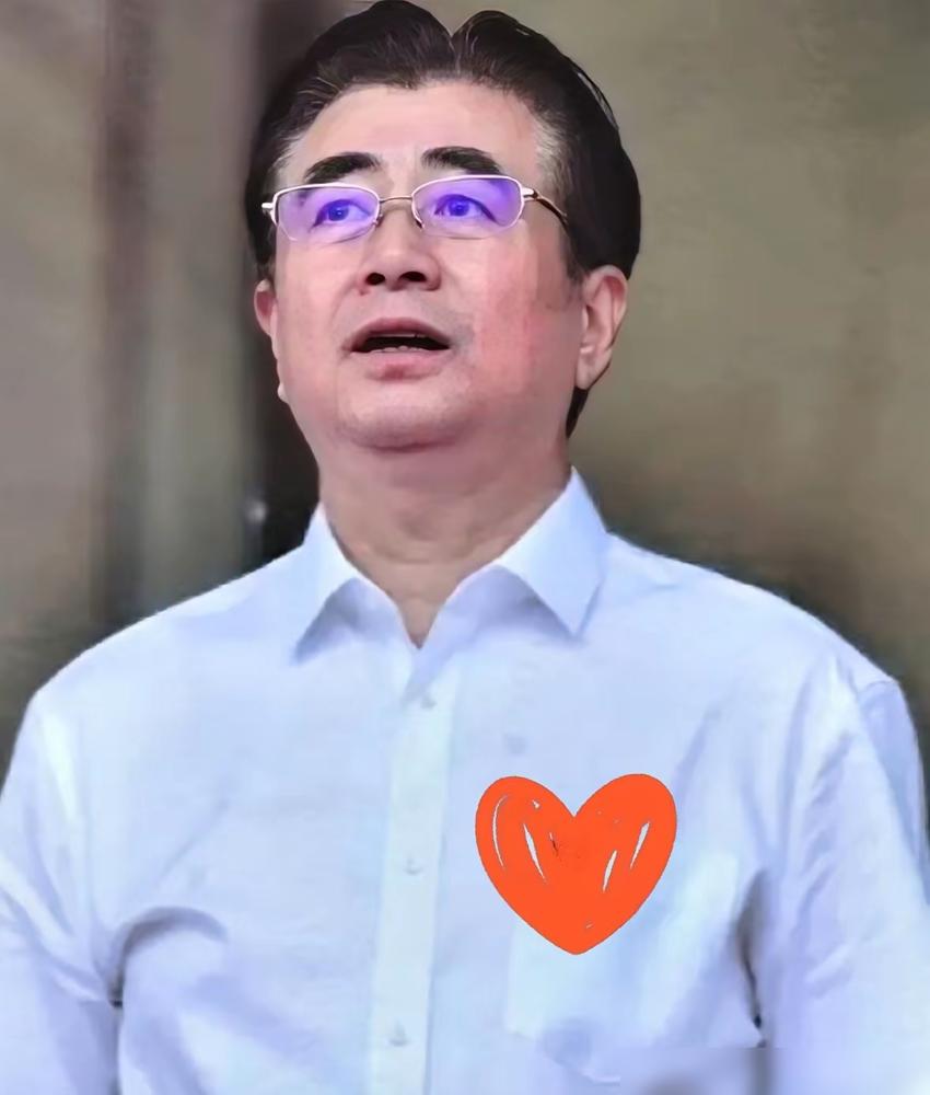 你亲手养大的东西，总有人想用高价来买断你的自主权。这次是国际足联开出天价转播费