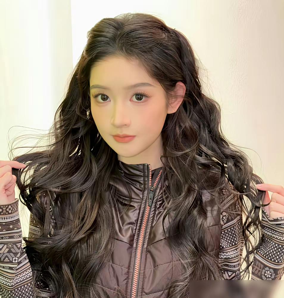 28岁王玉雯的焦虑，戳中了多少人的痛处？父母比同龄人爸妈大十几岁，妈妈63