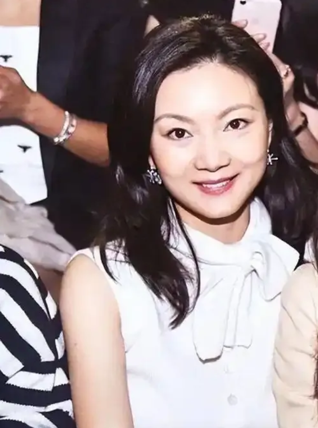 张艺谋对妻子陈婷的偏爱，源于其严苛的骨相审美：陈婷头颅比例、三庭五眼分布契合上镜
