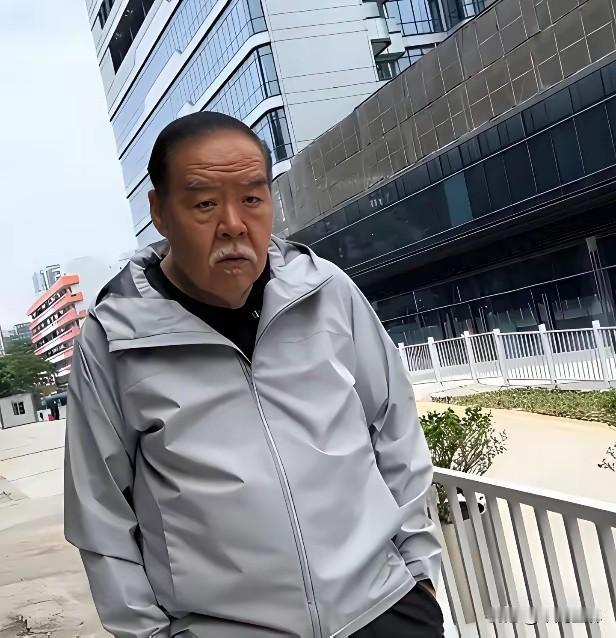 “发哥，我真的走投无路了，能不能借我点钱周转一下？”这句话从一个昔日影帝口中说出