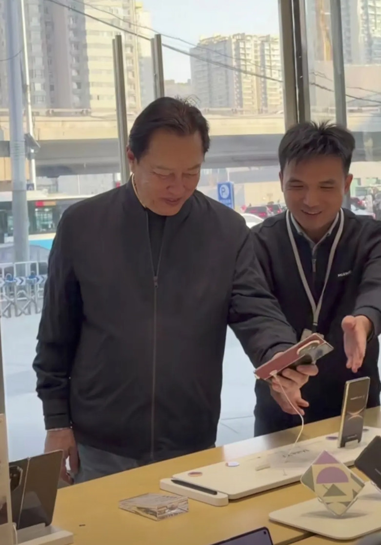 明星纷纷提华为X7，再次证明了华为的实力。近日多位影视和体育明星现身华为手机专