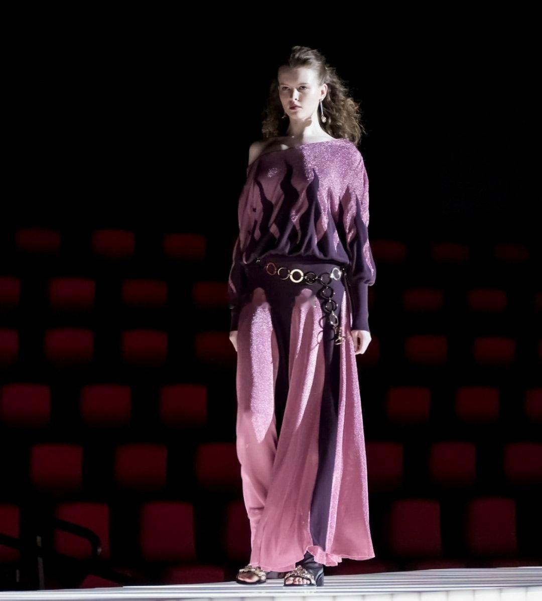 澳门变身南法古城！LOUISVUITTON把700年教皇宫带到澳门，女骑士铠甲