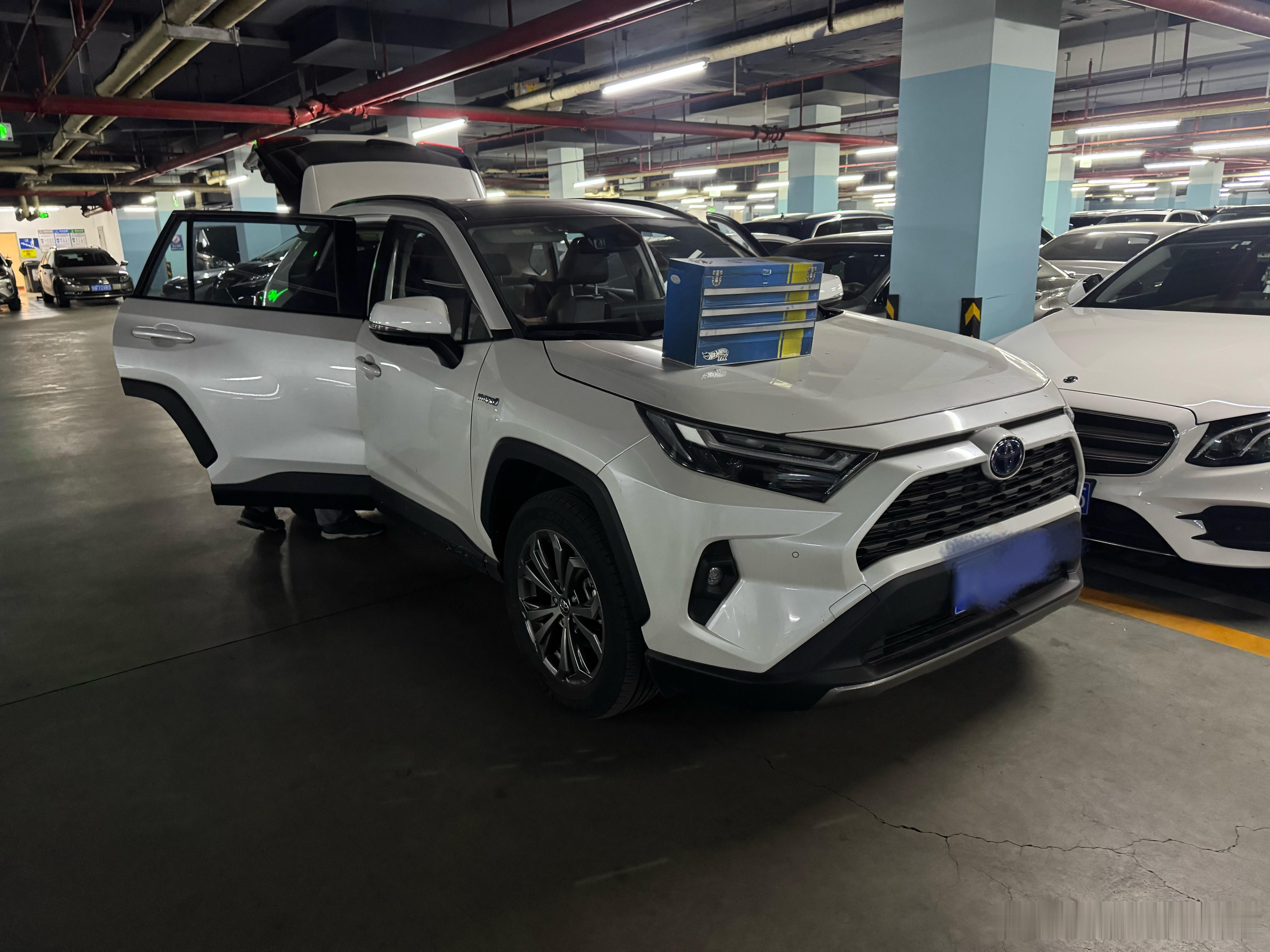 开了圈的2.5混动RAV4，这玩意是真省油啊！我以为他平时4-5个油都是刻意省