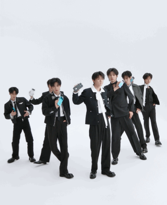 nova和时代少年团一起冲向盛夏平时时代少年团路透里这七个人就随时随地互拍，手