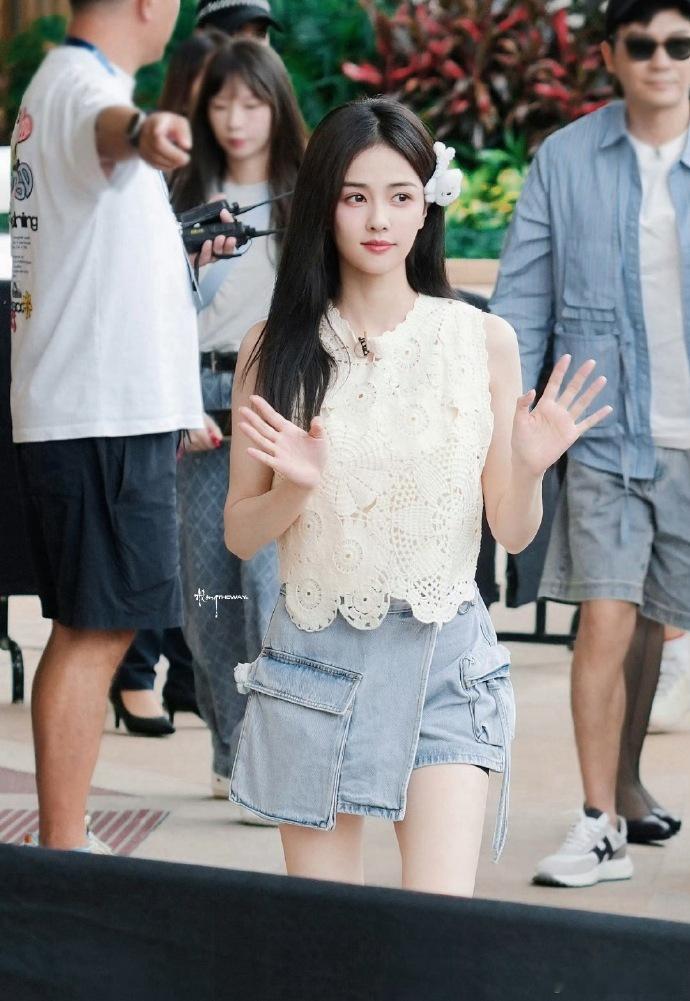奔跑吧澳门路透白鹿甜美现身，范丞丞活力满满，李昀锐帅气登场，张真源青春洋溢，录制