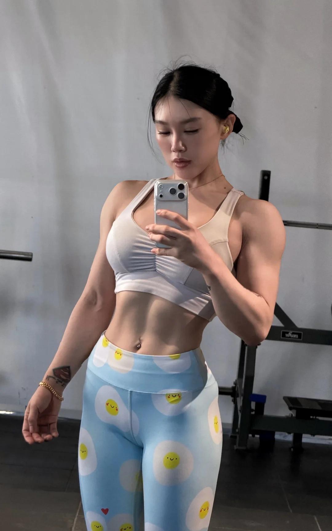 右划感受下光线+充血的唬人区别