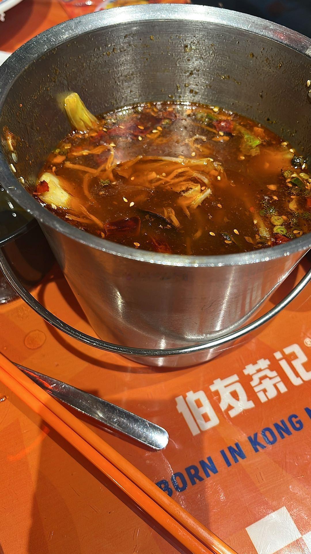 是我变的不能吃辣了吗…一家港式茶餐厅的水煮牛肉怎么能做到那么辣！吃几块就开始飙汗