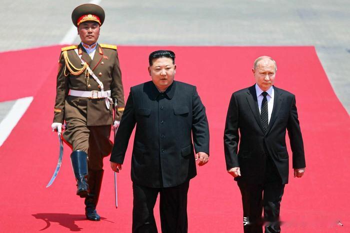普京的亲笔信刚到，金正恩的发射键就摁下去了！这根本不是巧合，而是中俄朝三国直接在