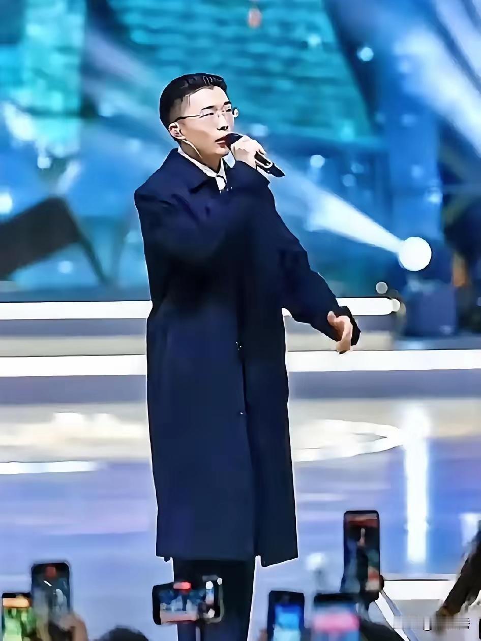 学历和学问真的是两回事，不信你看郭有才看到他讲《道德经》那段视频，才能明白你