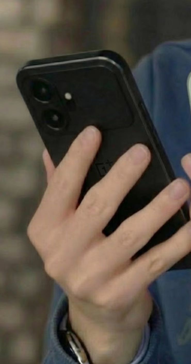 一加15T外观这就曝光了嘛？不知道真的假的，但是一般应该八九不离十了吧？各位觉得