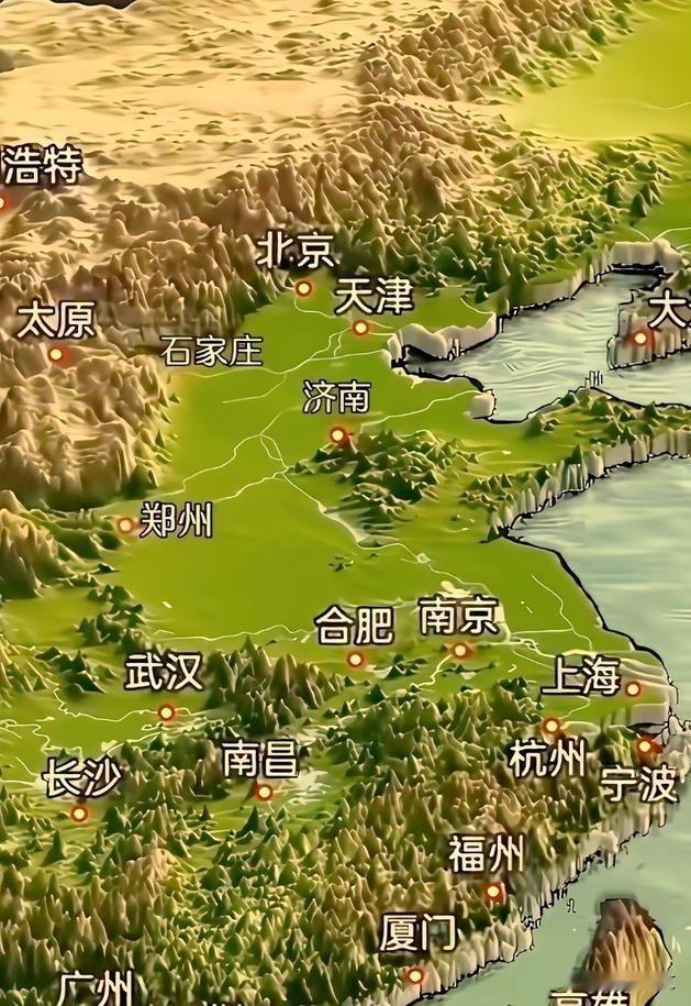 翻看这张立体地势图，首都选址北京，可不只是历史原因那么简单。燕山和太行山在北