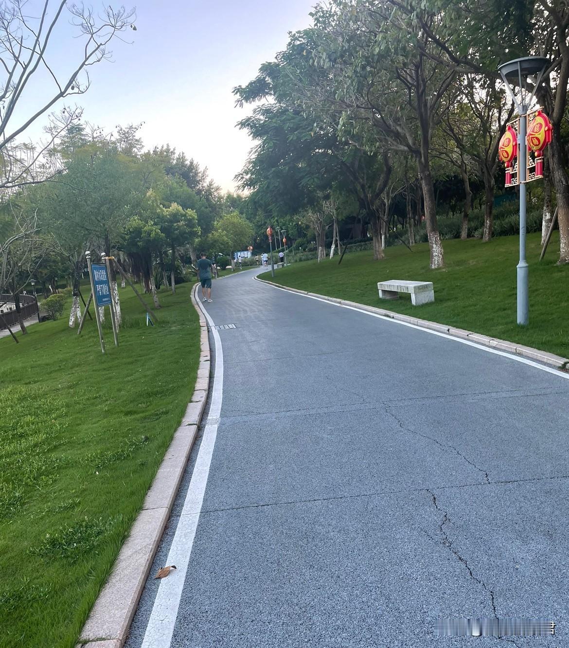 女人一定知道，离婚时签这种协议是没有效的。一女子，跟前夫离婚四年了，离婚的时候，