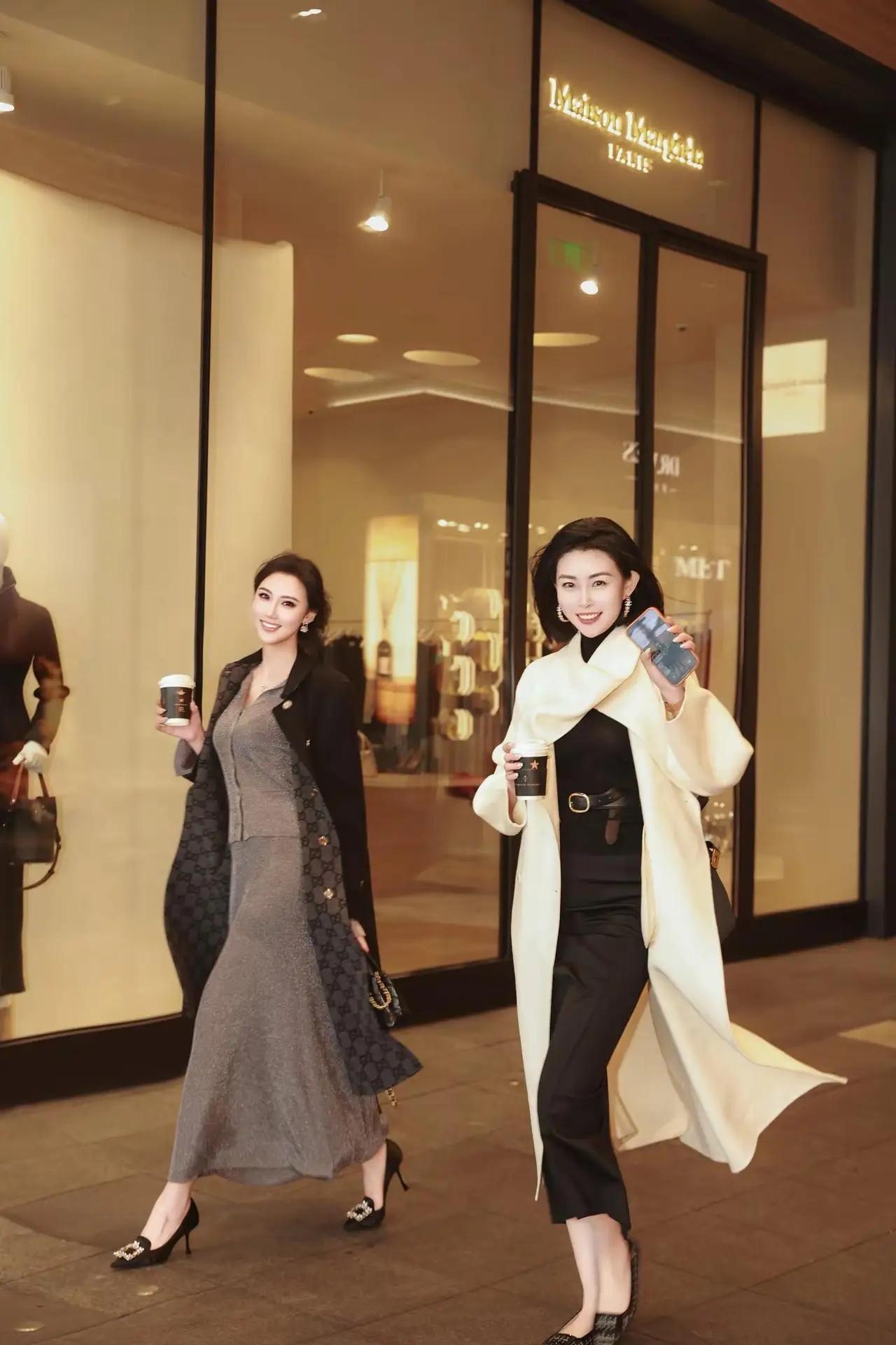 怎么没有人来拍我呢[墨镜]